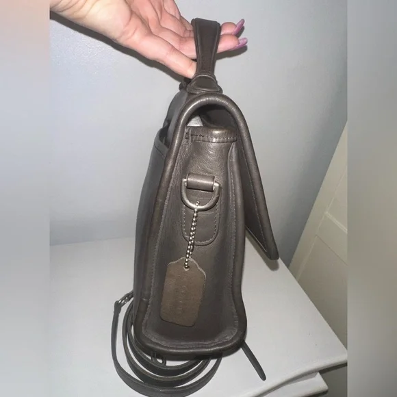 Vintage Coach Court in Dark Grey! - Picture 3 of 9